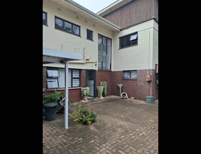 5 BEDROOM FREEHOLD FOR SALE IN UVONGO